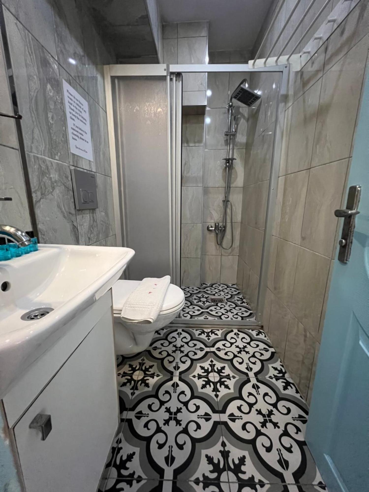 Rodin Hostel อิสตันบูล ภายนอก รูปภาพ